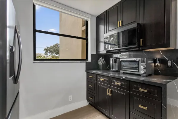 $2,400 | 118 Lake Emerald Drive, Oakland Park, FL 33309