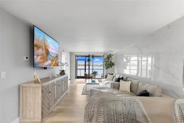 $2,400 | 118 Lake Emerald Drive, Oakland Park, FL 33309