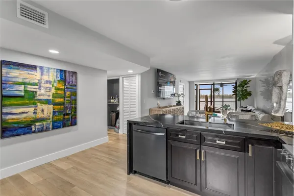 $2,400 | 118 Lake Emerald Drive, Oakland Park, FL 33309