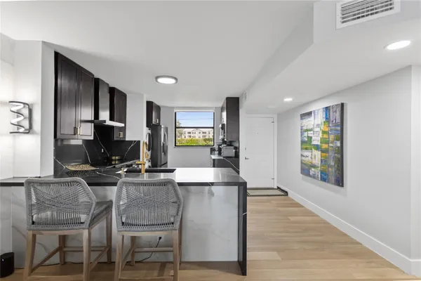 $2,400 | 118 Lake Emerald Drive, Oakland Park, FL 33309