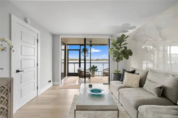 $2,400 | 118 Lake Emerald Drive, Oakland Park, FL 33309