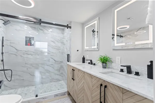 $2,400 | 118 Lake Emerald Drive, Oakland Park, FL 33309