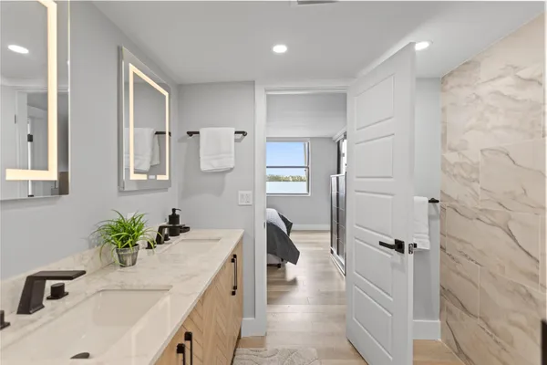 $2,400 | 118 Lake Emerald Drive, Oakland Park, FL 33309