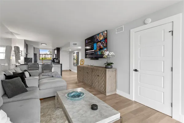 $2,400 | 118 Lake Emerald Drive, Oakland Park, FL 33309