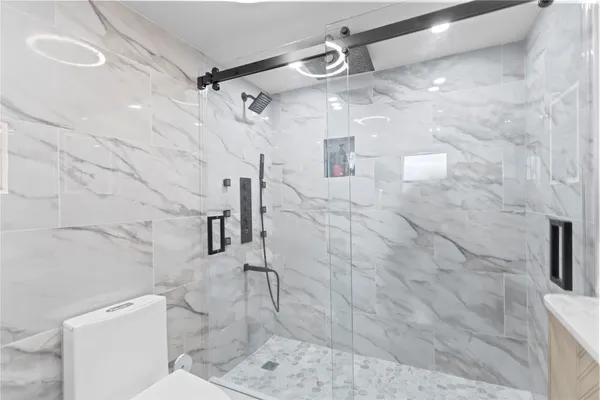 $2,400 | 118 Lake Emerald Drive, Oakland Park, FL 33309