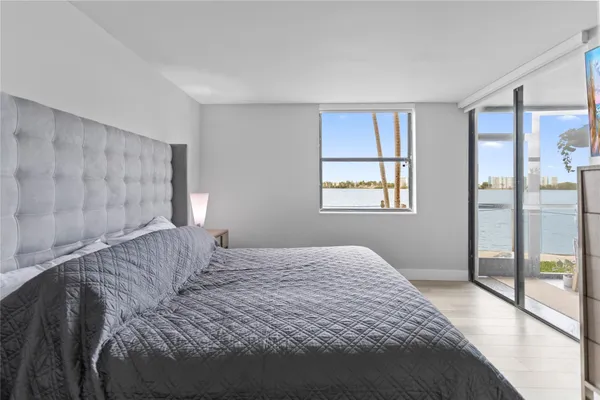 $2,400 | 118 Lake Emerald Drive, Oakland Park, FL 33309