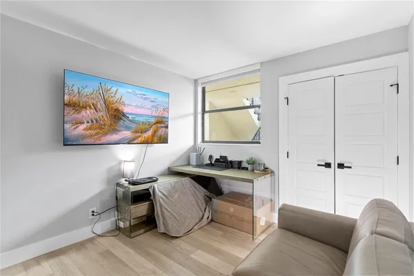 $2,400 | 118 Lake Emerald Drive, Oakland Park, FL 33309