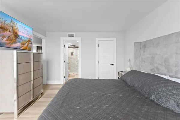 $2,400 | 118 Lake Emerald Drive, Oakland Park, FL 33309