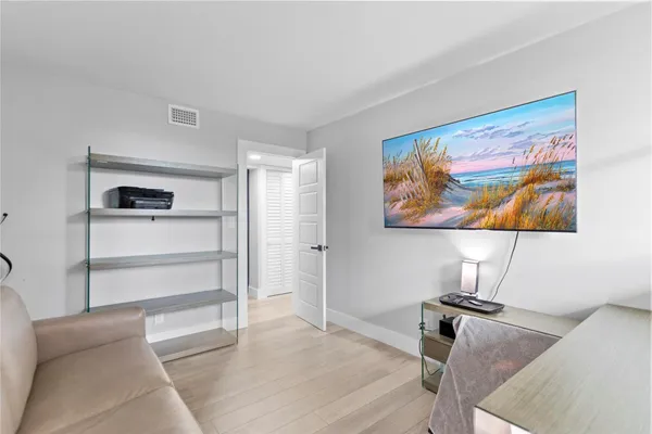 $2,400 | 118 Lake Emerald Drive, Oakland Park, FL 33309