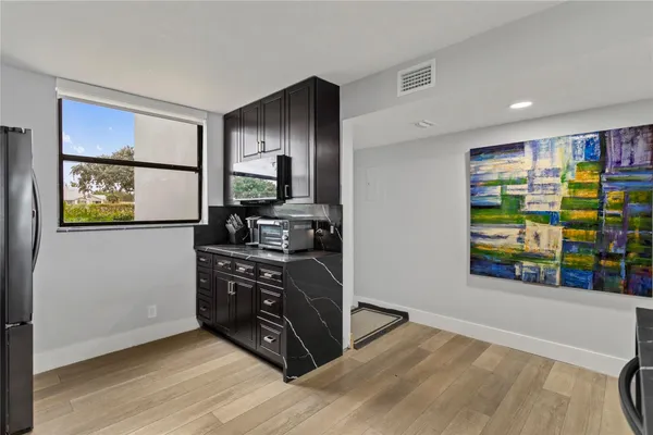 $2,400 | 118 Lake Emerald Drive, Oakland Park, FL 33309