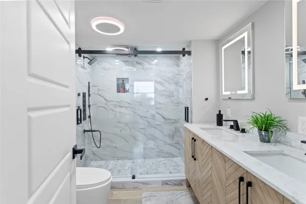 $2,400 | 118 Lake Emerald Drive, Oakland Park, FL 33309