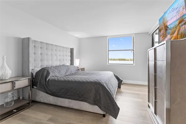 $2,400 | 118 Lake Emerald Drive, Oakland Park, FL 33309