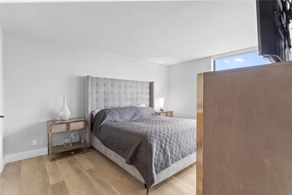 $2,400 | 118 Lake Emerald Drive, Oakland Park, FL 33309