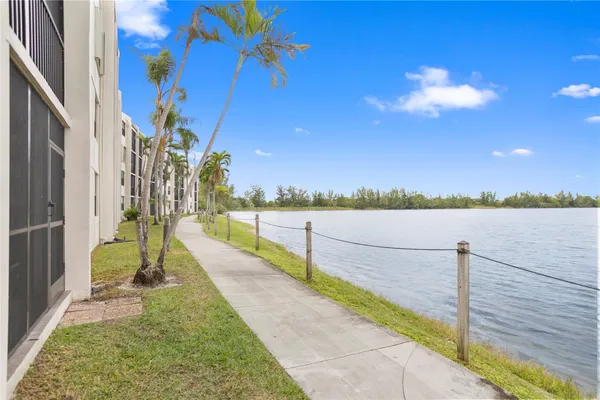 $2,400 | 118 Lake Emerald Drive, Oakland Park, FL 33309