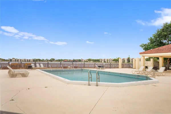 $2,400 | 118 Lake Emerald Drive, Oakland Park, FL 33309