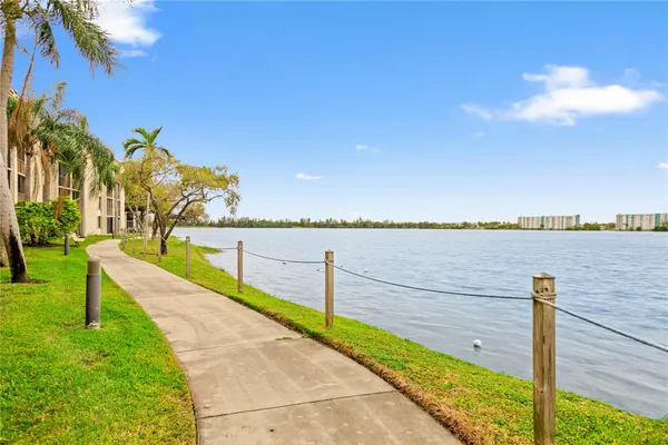 $2,400 | 118 Lake Emerald Drive, Oakland Park, FL 33309