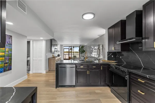 $2,400 | 118 Lake Emerald Drive, Oakland Park, FL 33309