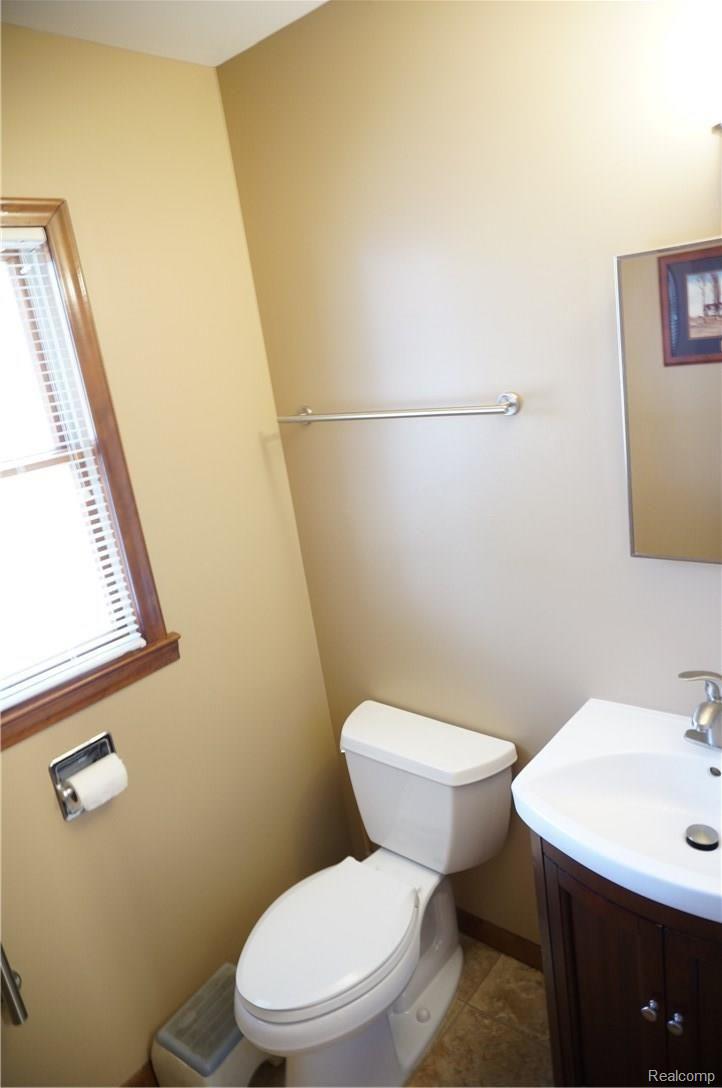 35550 Tall Pine Road Farmington, MI 48335 - Photo 20 of 27 Half bath on entry level