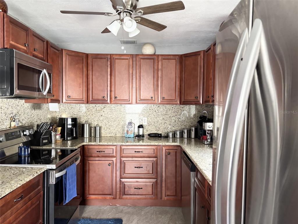 4940 Shell Stream Boulevard New Port Richey, FL 34652 - Photo 4 of 11