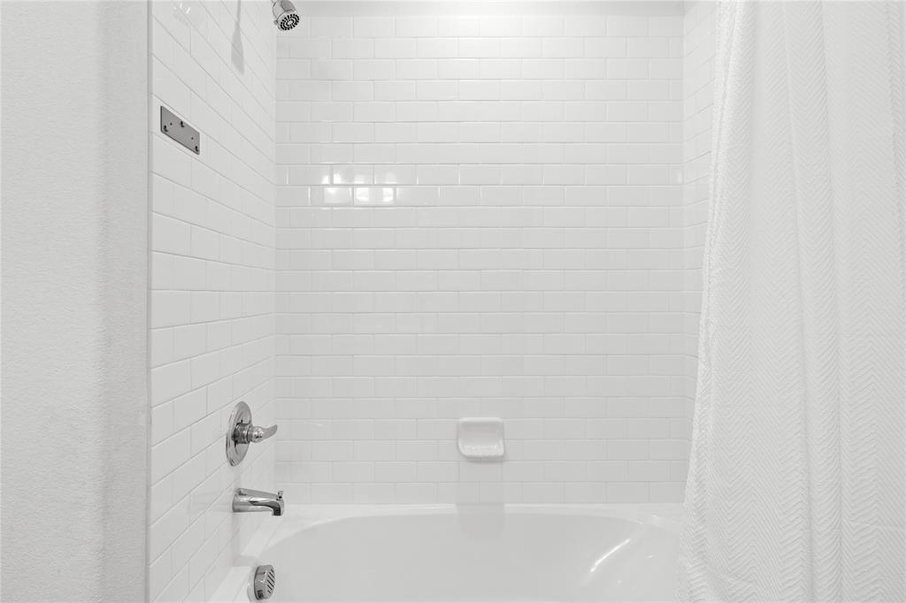 2070 Placerville Street Forney, TX 75126 - Photo 27 of 36 a bathroom with a bathtub