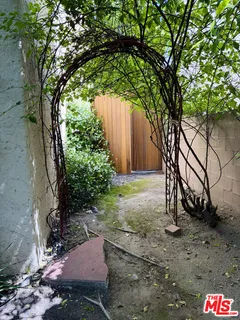 $8,100 | 1861 West Mountain Street, Glendale, CA 91201
