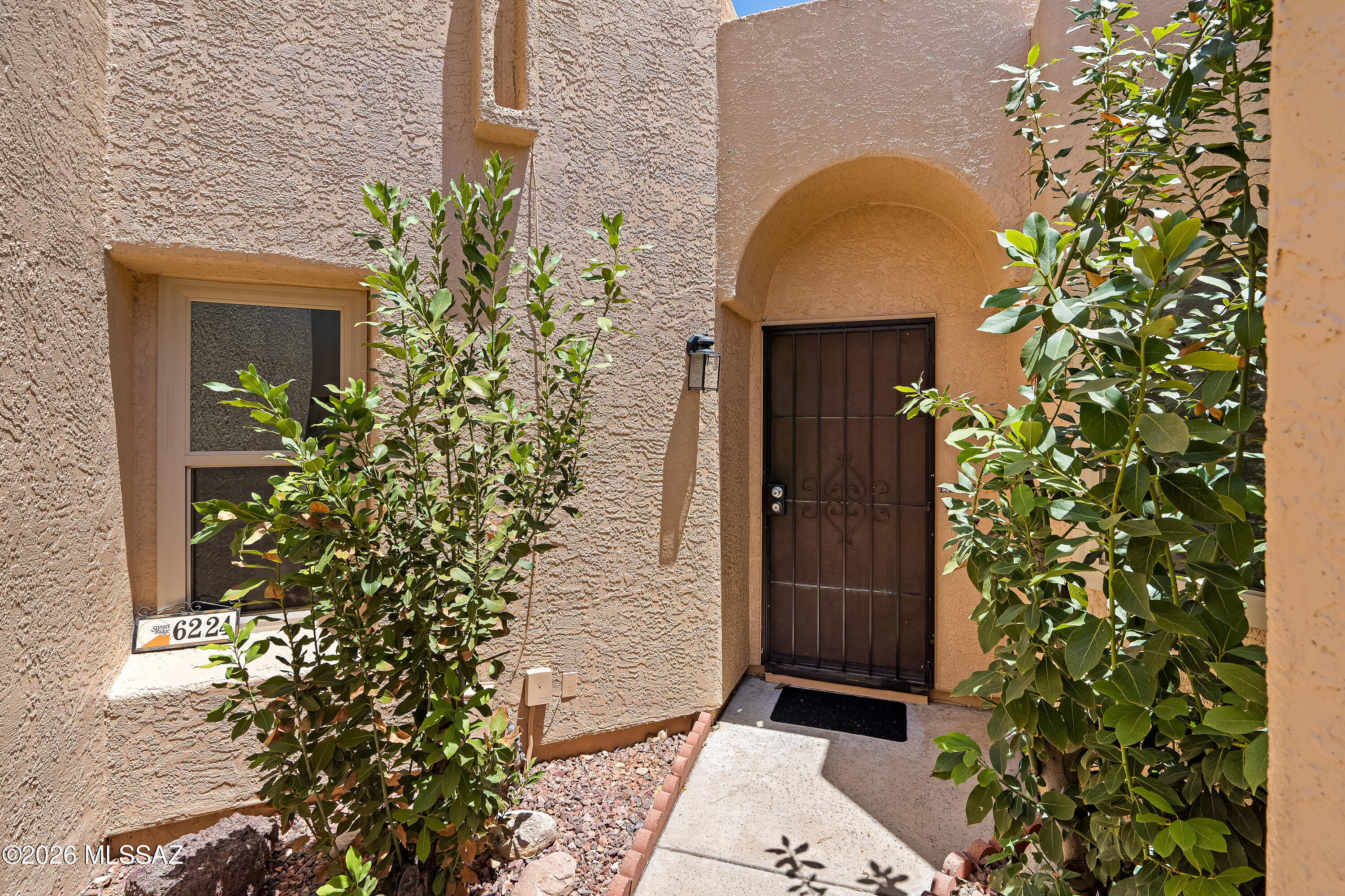 6224 North Rockglen Road Tucson, AZ 85704 - Photo 2 of 26 Front Court yard