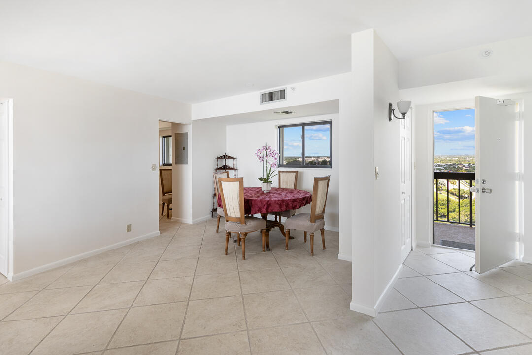 400 Ocean Trail Way, Unit 1108 Jupiter, FL 33477 - Photo 17 of 41 a view of a dining room with furniture and chandelier