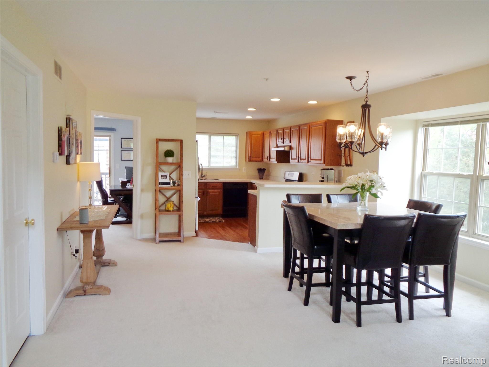 16814 Farmington Road, Unit 81 Livonia, MI 48154 - Photo 9 of 23 16814 Farmington Rd_09.JPG