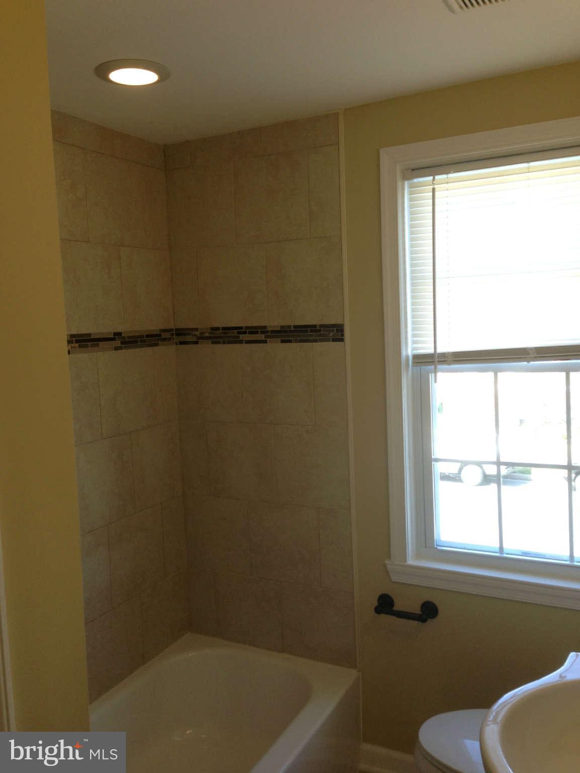 7527 Lawrence Road Baltimore, MD 21222 - Photo 5 of 19 Bath (Master)