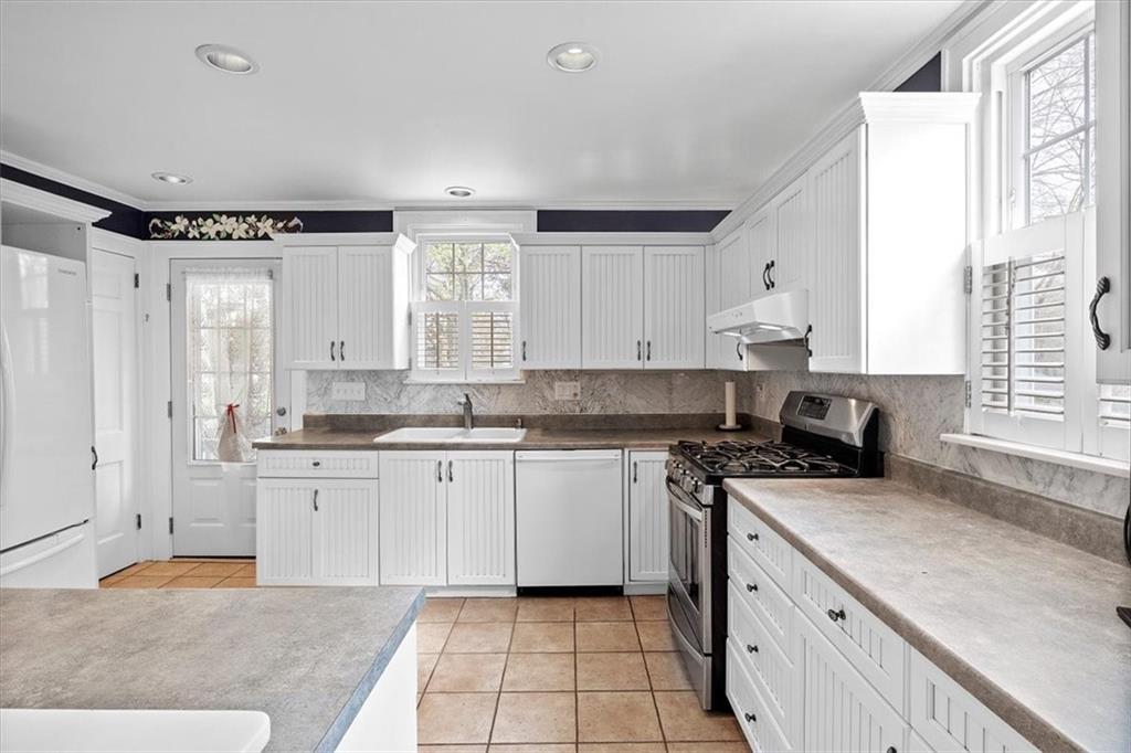 1702 Brodhead Road Coraopolis, PA 15108 - Photo 3 of 25 Gallery Image 3