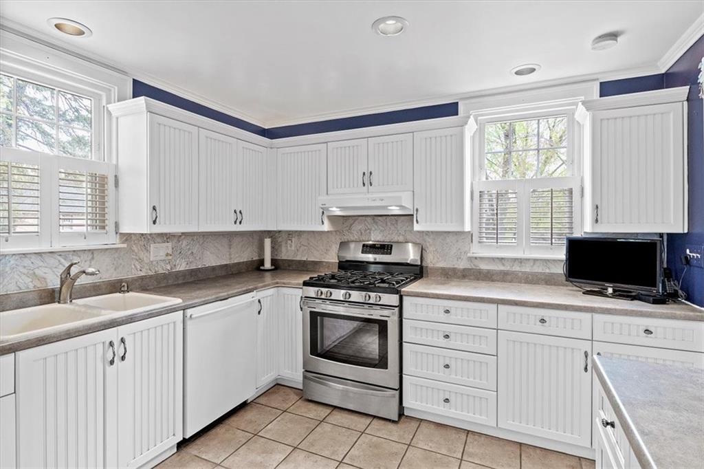 1702 Brodhead Road Coraopolis, PA 15108 - Photo 4 of 25 Gallery Image 4
