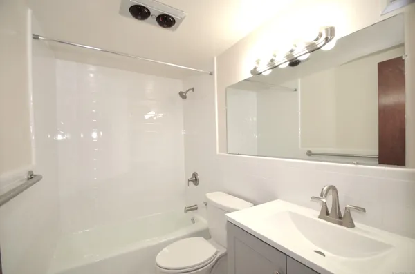 $1,895 | 3900 Park Avenue, Unit 4L, Bridgeport, CT 06604