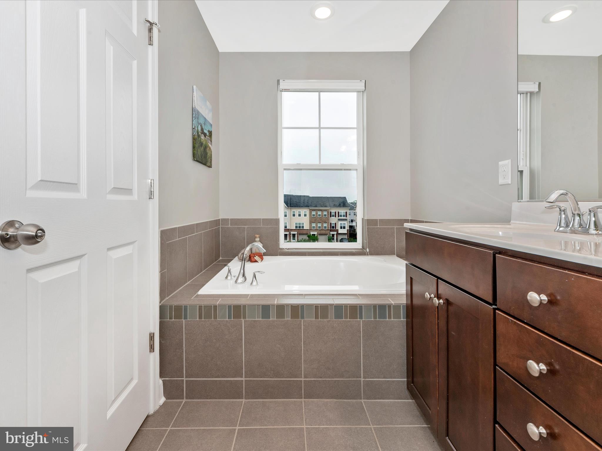 5920 Forum Square Frederick, MD 21703 - Photo 26 of 56 a bathroom with a bathtub sink vanity and a mirror