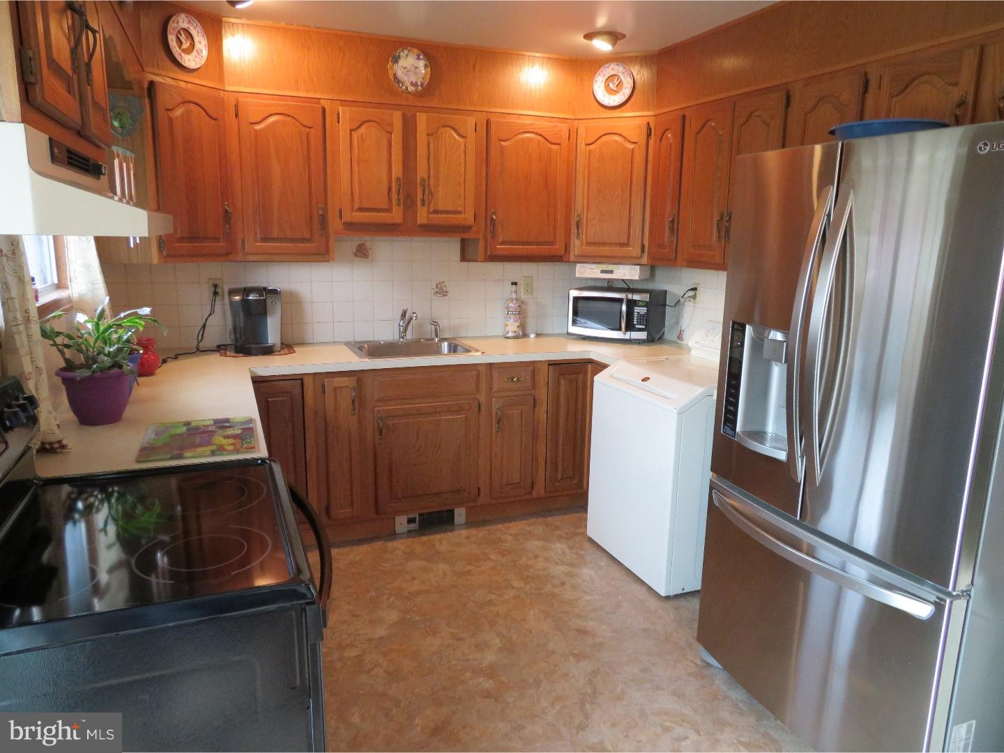 43 Towpath Road Levittown, PA 19056 - Photo 2 of 20