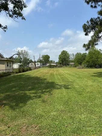 $95,000 | 2501 Barbers Hill Road, Highlands, TX 77562