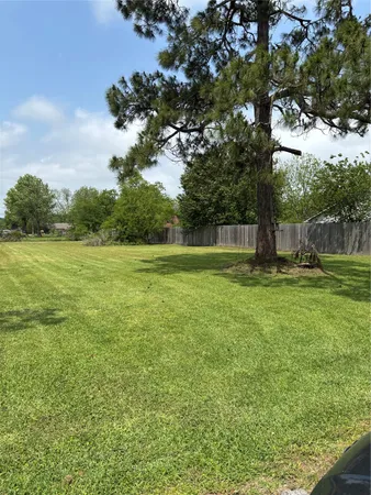 $95,000 | 2501 Barbers Hill Road, Highlands, TX 77562