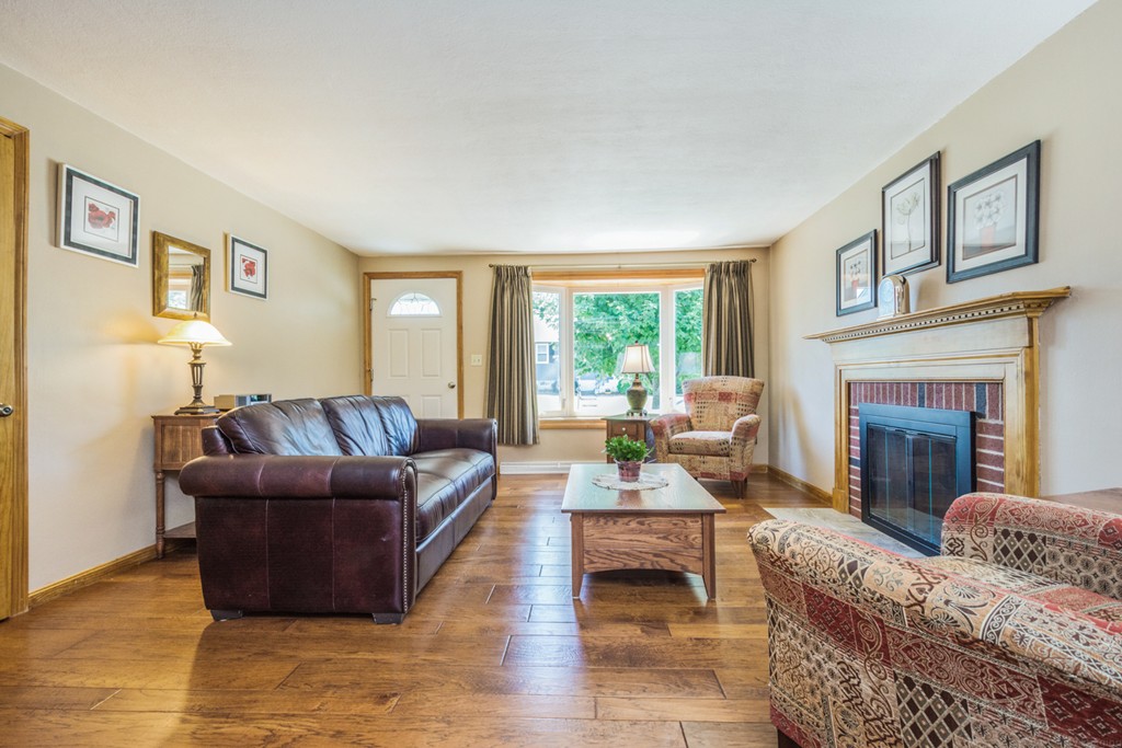 41 Lodi Road Marlborough, MA 01752 - Photo 3 of 30 Gallery Image 3