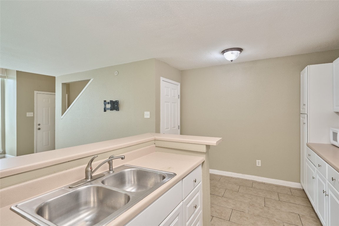 16120 Stuebner Airline Road, Unit 212 Spring, TX 77379 - Photo 17 of 29 a bathroom with a sink and a mirror