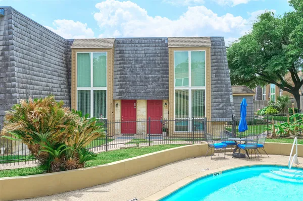 $70,000 | 16120 Stuebner Airline Road, Unit 212, Spring, TX 77379