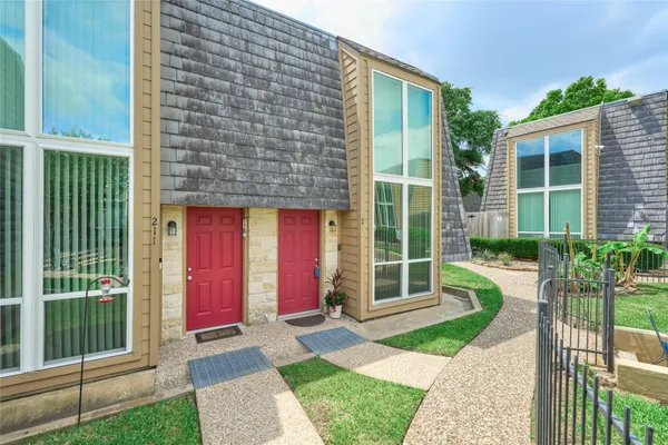 $70,000 | 16120 Stuebner Airline Road, Unit 212, Spring, TX 77379