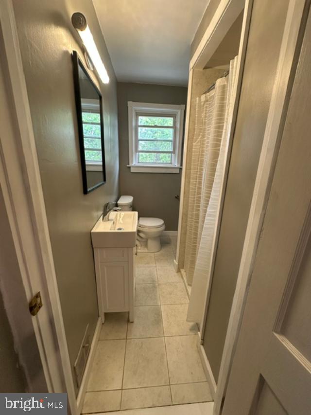 1619 Inverness Avenue Baltimore, MD 21230 - Photo 14 of 30 a bathroom with a sink a toilet a mirror and a tub