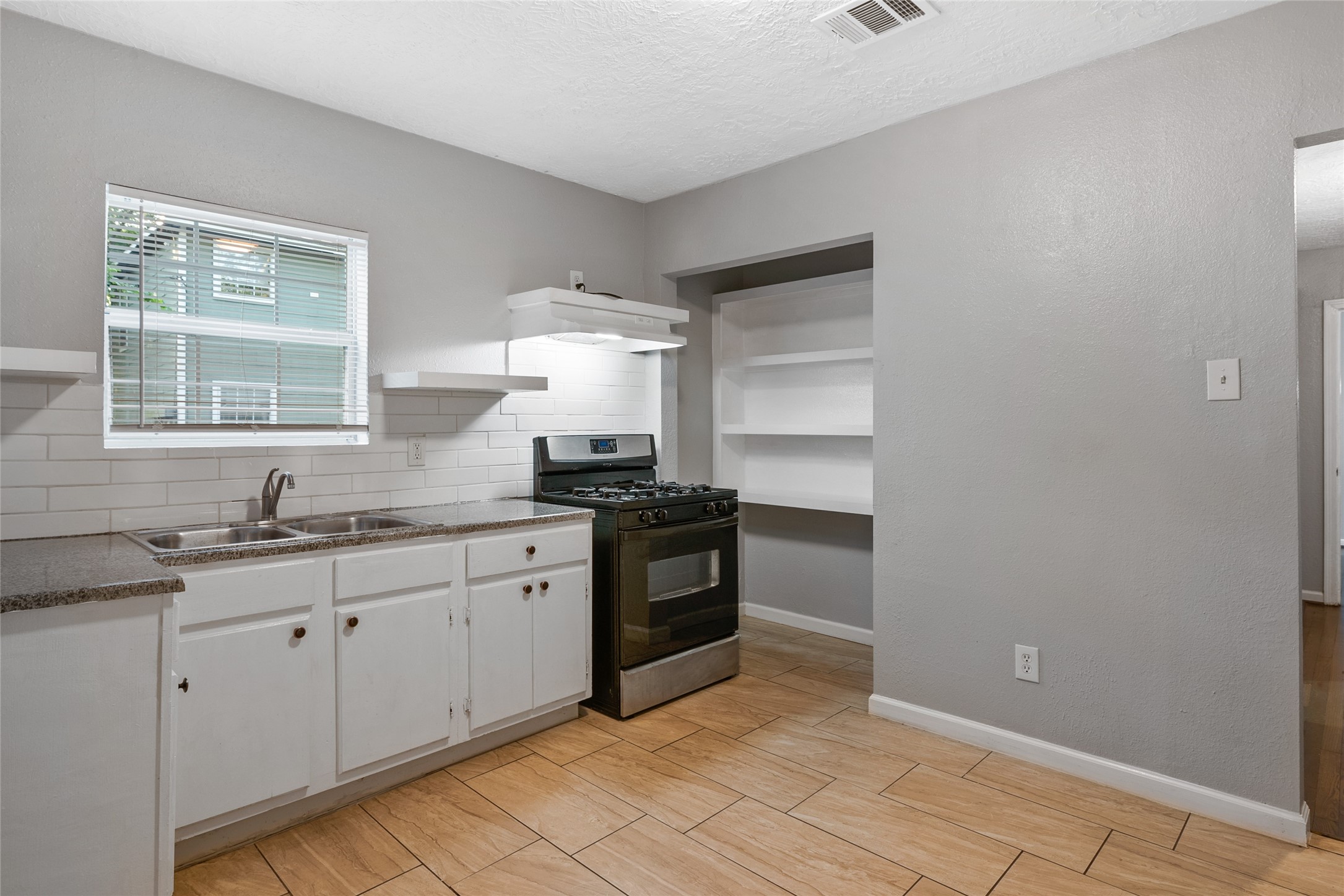 3117 Isabella Street, Unit B Houston, TX 77004 - Photo 4 of 20