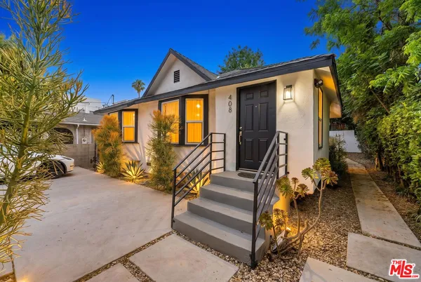 $1,395,000 | 408 North La Fayette Park Place, Los Angeles, CA 90026