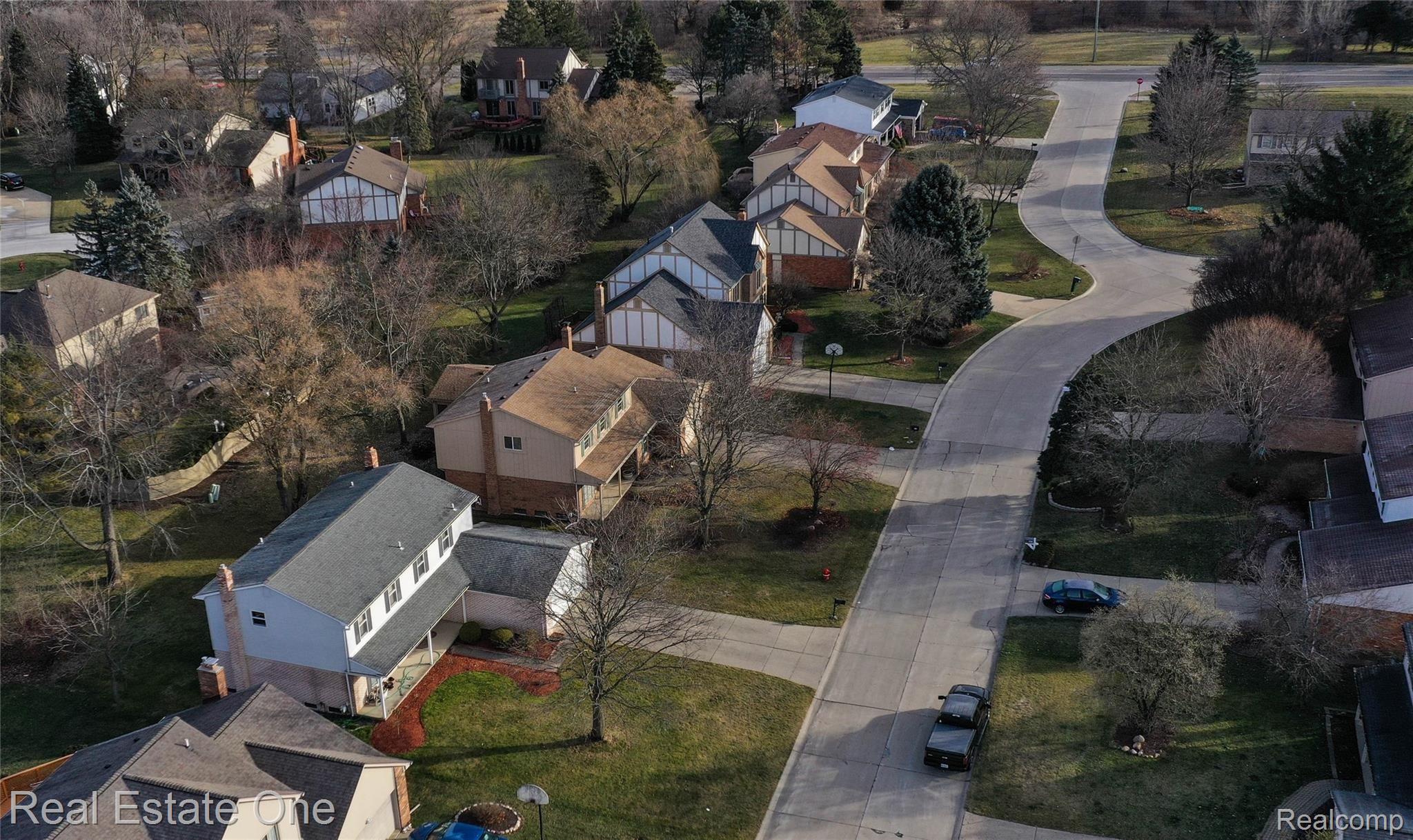 3070 Baypoint Drive Rochester, MI 48309 - Photo 33 of 34 DJI_0381.jpg