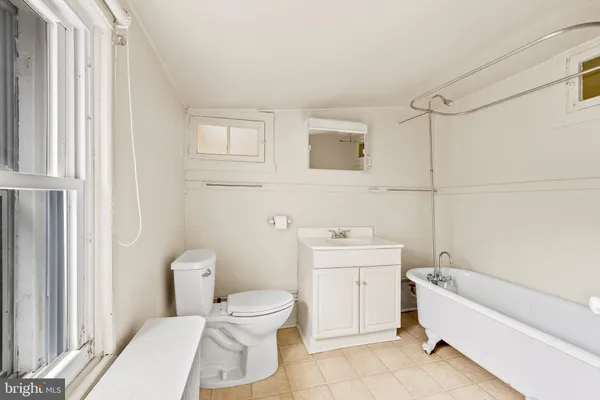 $1,550 | 230 West Lafayette Avenue, Unit 3, Baltimore, MD 21217