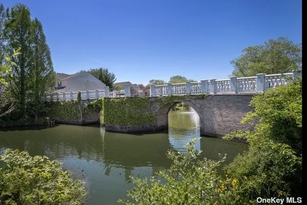 $3,260 | 2 Victorian Court, Unit 223, Holtsville, NY 11742