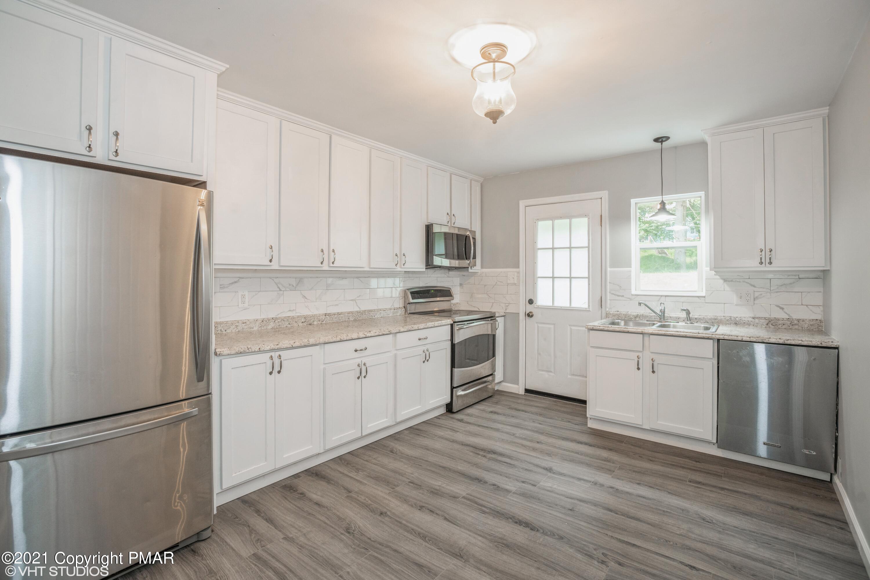188 Alpine Lake Road Henryville, PA 18332 - Photo 14 of 18 05_188-Alpine-Lake-Rd_5_Kitchen_Print