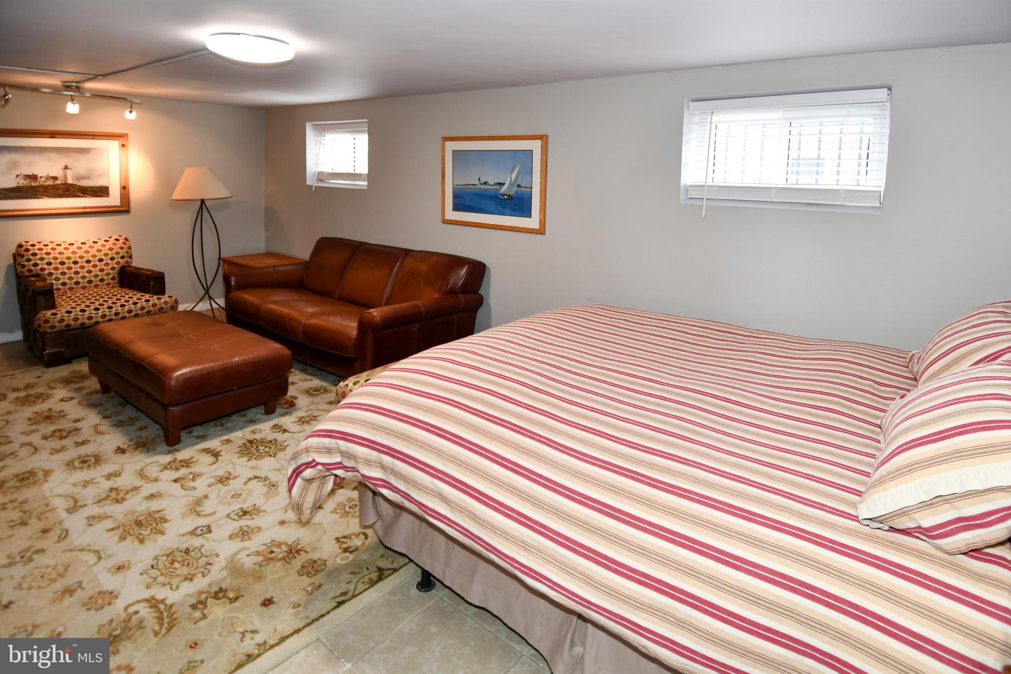 6208 Sligo Mill Road Northeast Washington, DC 20011 - Photo 36 of 50 a bedroom with two beds and a couch