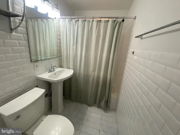 $2,999 | 1820 Clydesdale Place Northwest, Unit 6, Washington, DC 20009