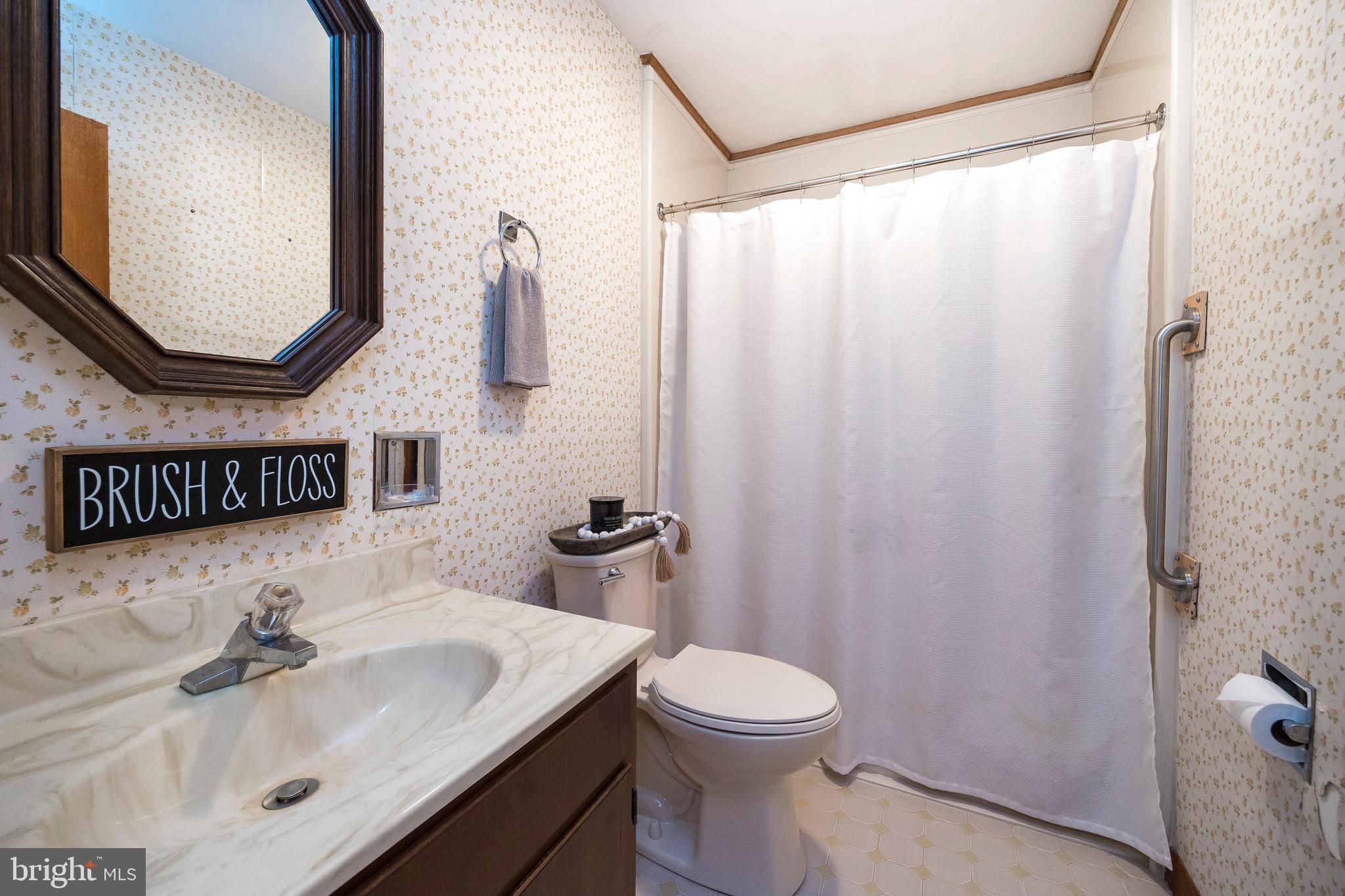 4 Hilltop Road Kennett Square, PA 19348 - Photo 17 of 40 Full Hall Bath